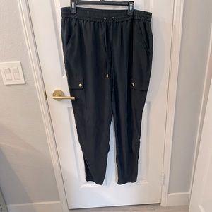 🦃🦃 SALE: Vince Camuto parachute pants, black, sz Large